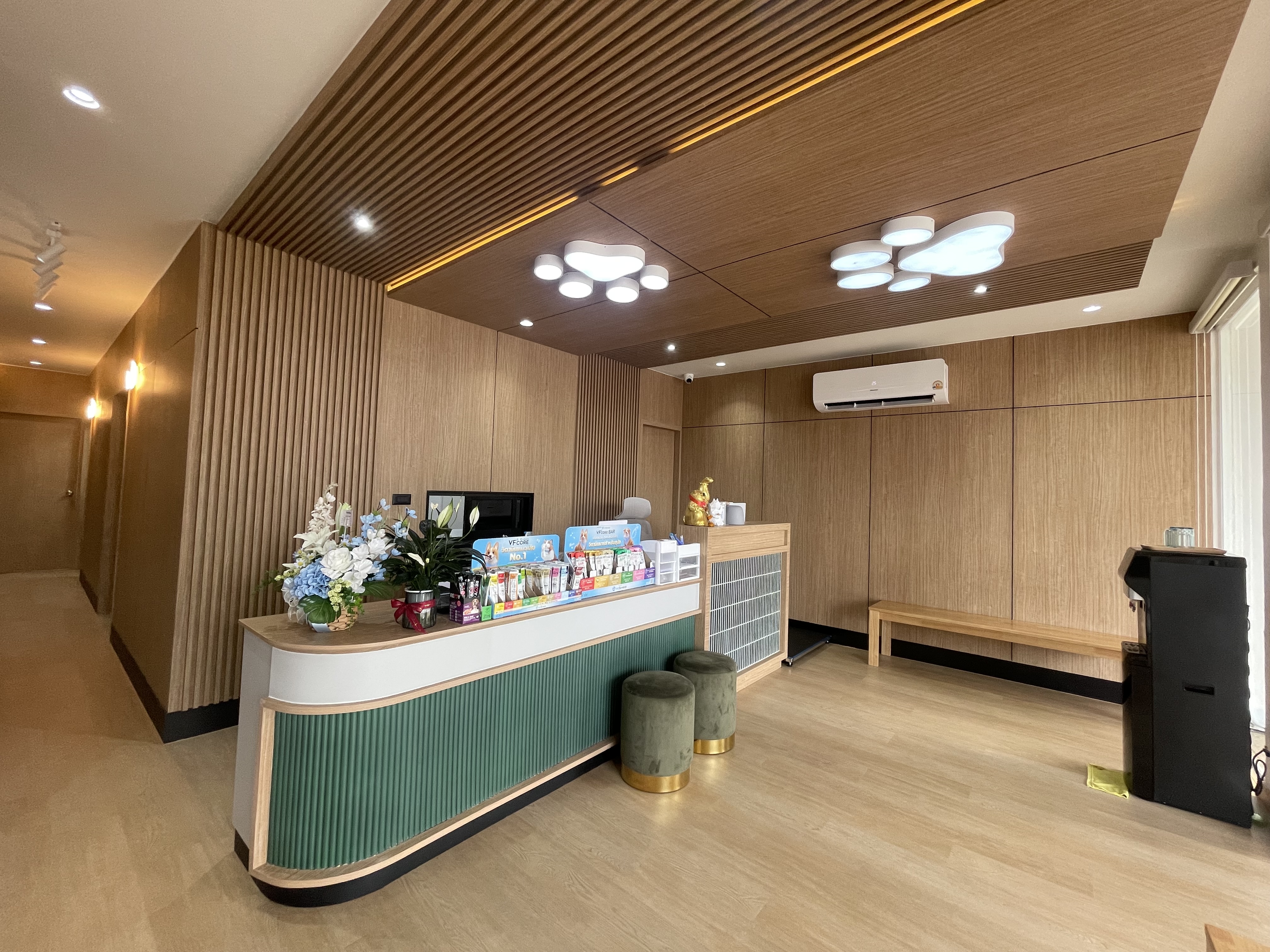 แผนกต้อนรับ โรงพยาบาลสัตว์ภูเก็ต Pawstown Pet Hospital