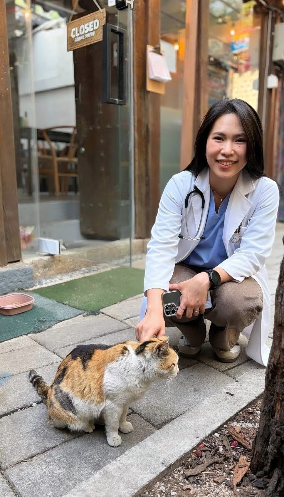Dr. Manita Som-in